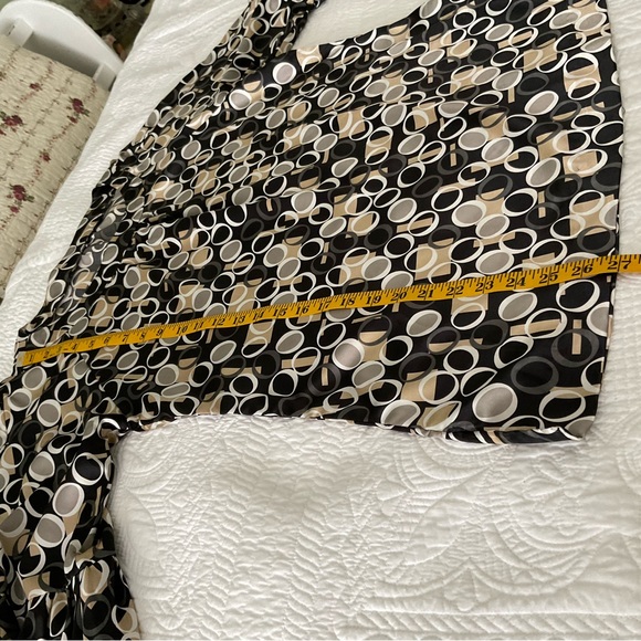 BLACK AND TAUPE GEOMETRIC PATTERN PRINT BLOUSE, SIZE: L - Picture 7 of 9